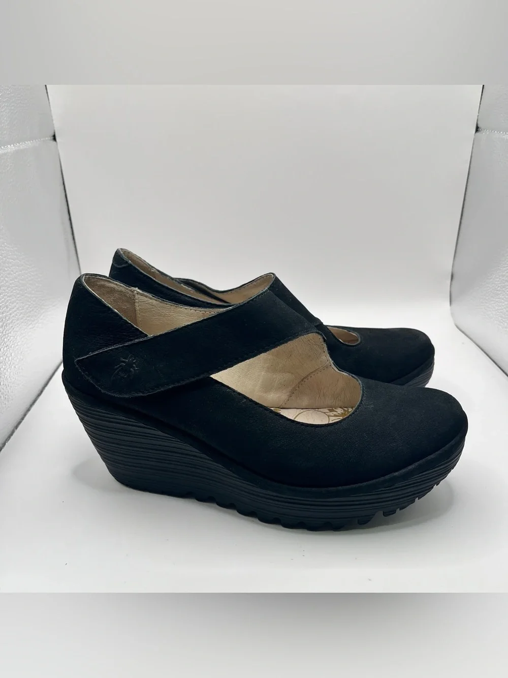 FLY London YASI682FLY Wedge Pump Size 37 US 6.5-7 black Mary Jane